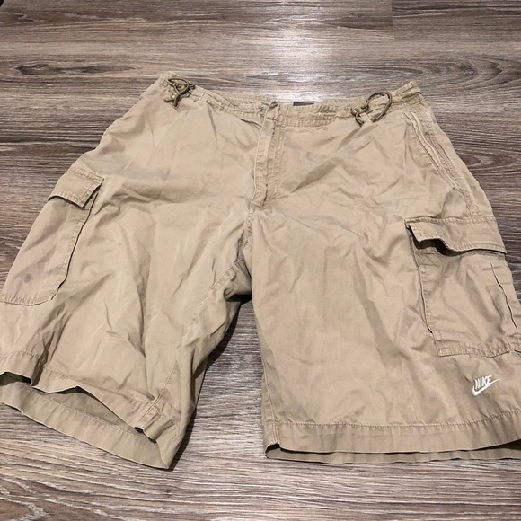 nike khaki shorts mens